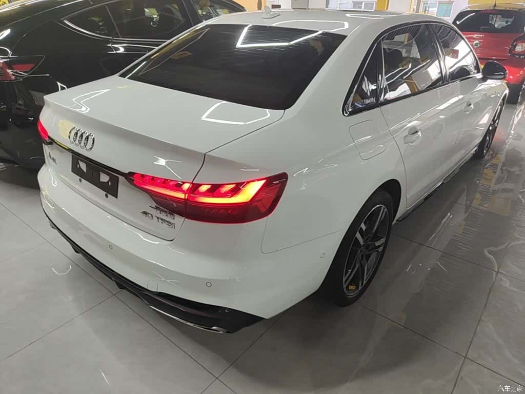 Audi A4L, 2022 все фото