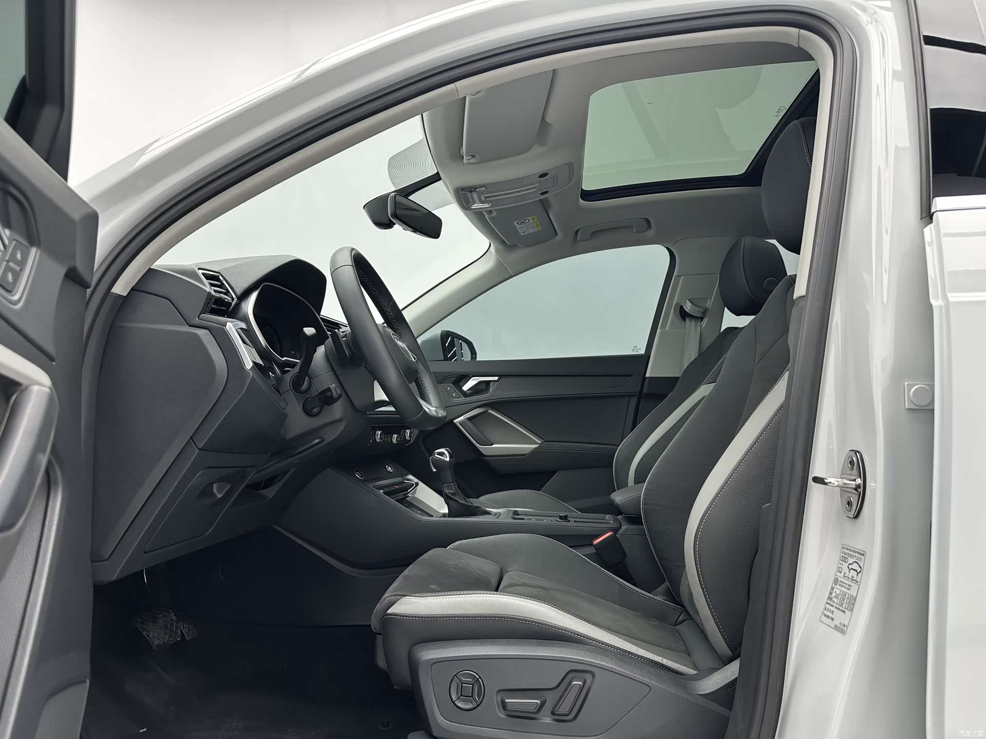 Audi Q3, 2022 все фото