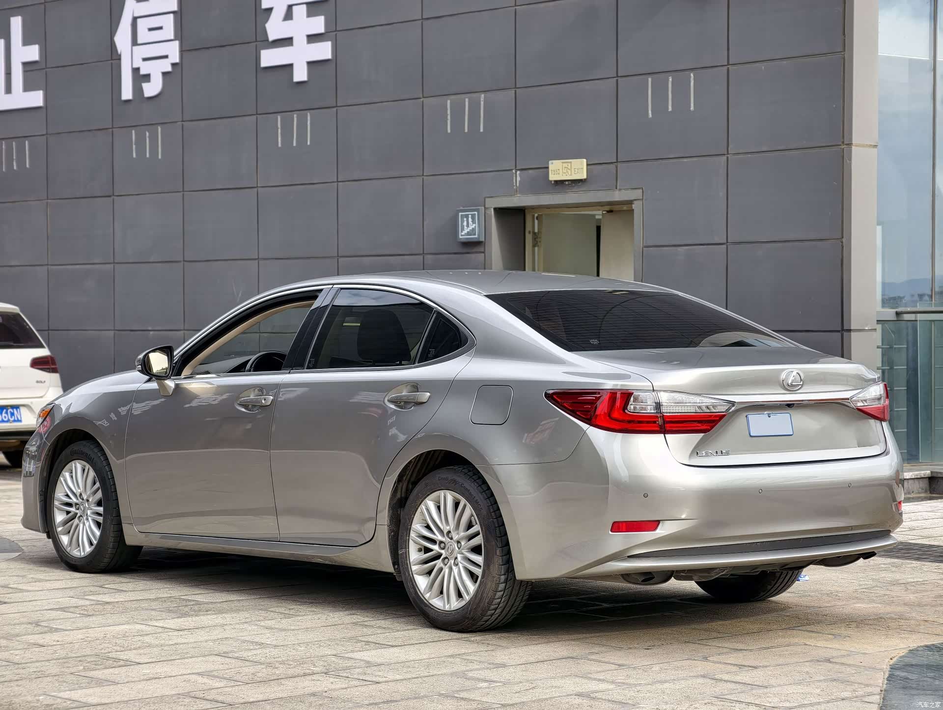Lexus ES, 2018 24
