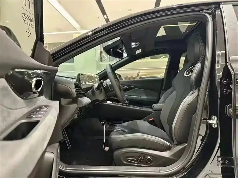 Trumpchi Shadow Leopard