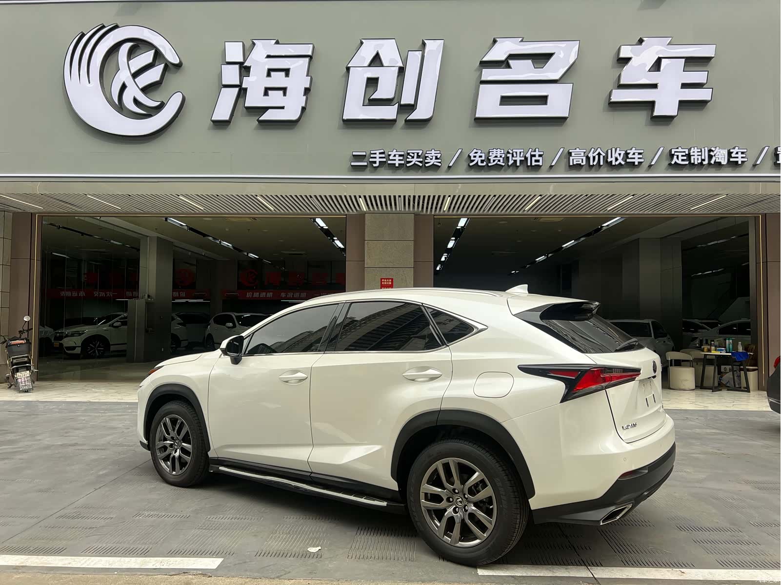 Lexus NX, 2018 2