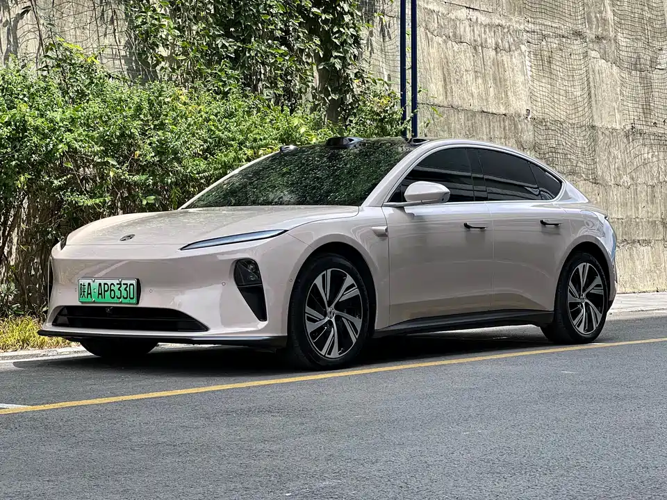 NIO ET5