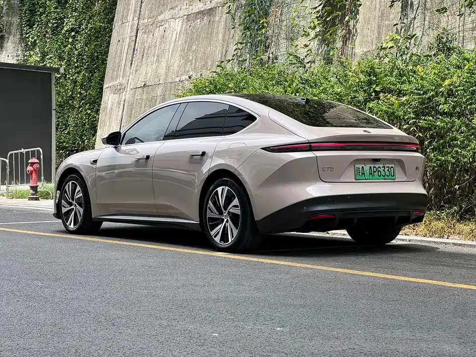 NIO ET5