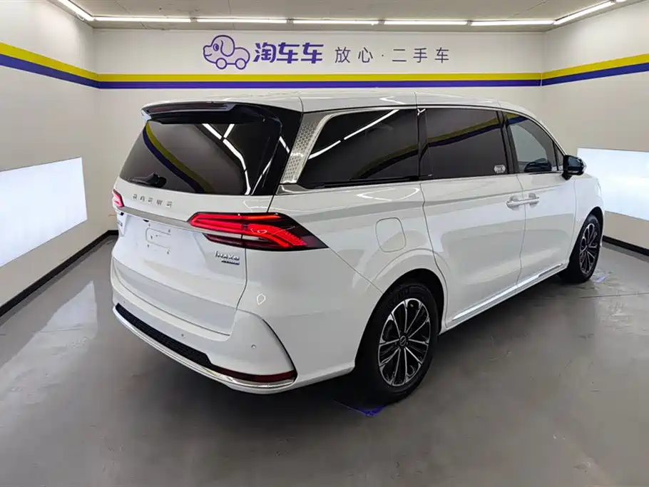 Roewe iMAX8