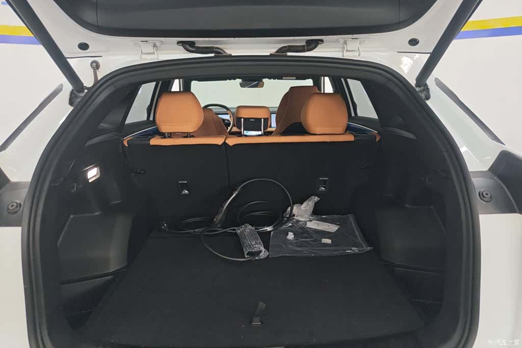 Geely Galaxy L7, 2024 4