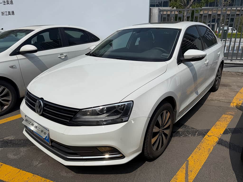 Volkswagen Sagitar 2018 1.6L AT Comfort