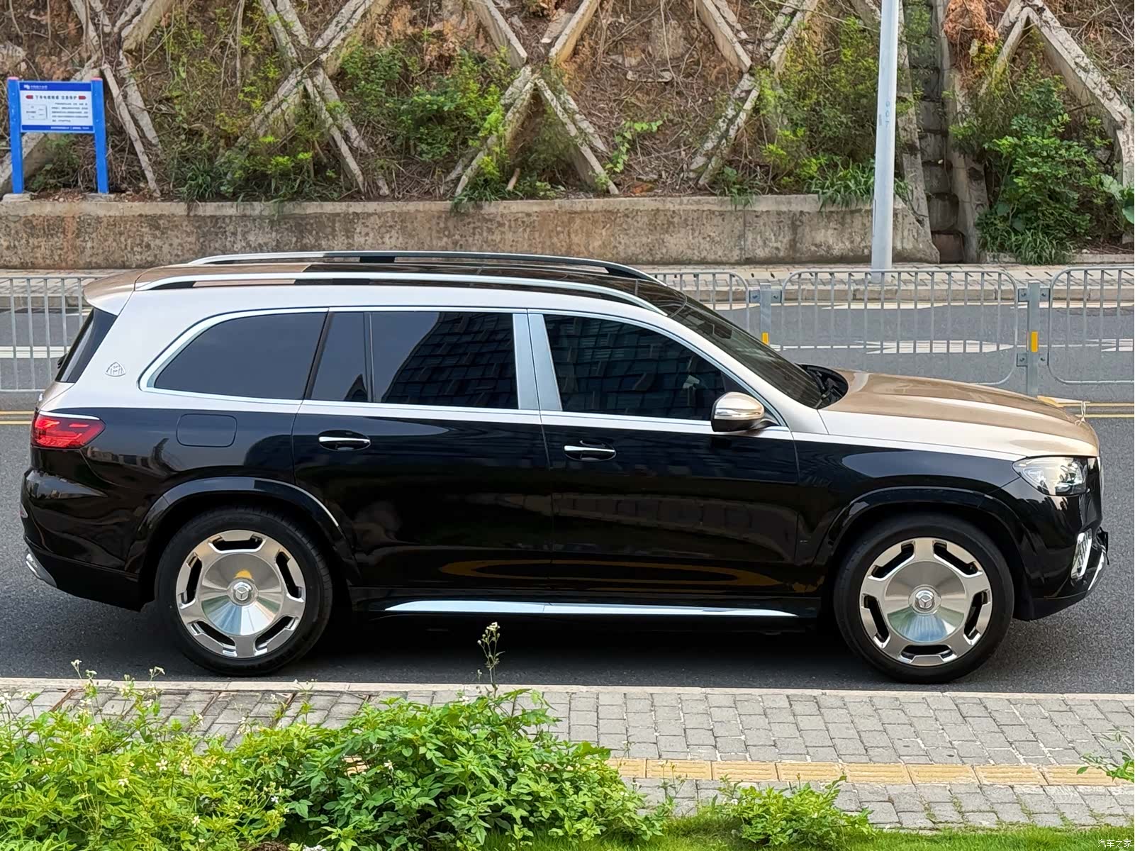 Mercedes-Benz GLS, 2025 12