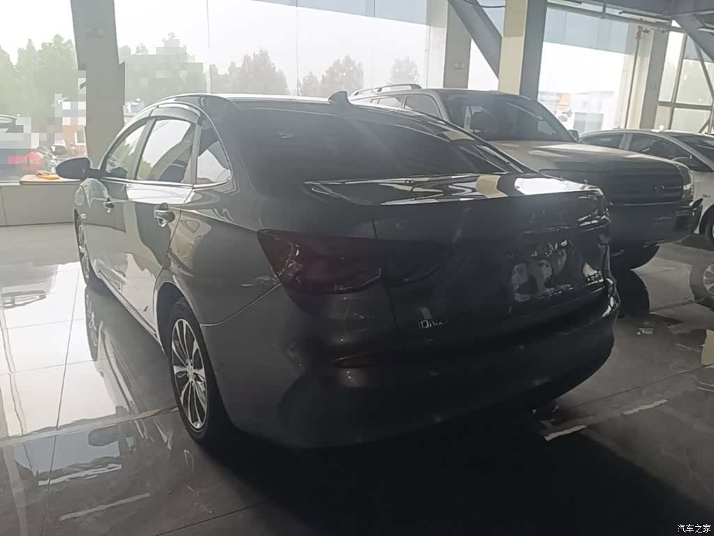 Chevrolet 320, 2022 все фото