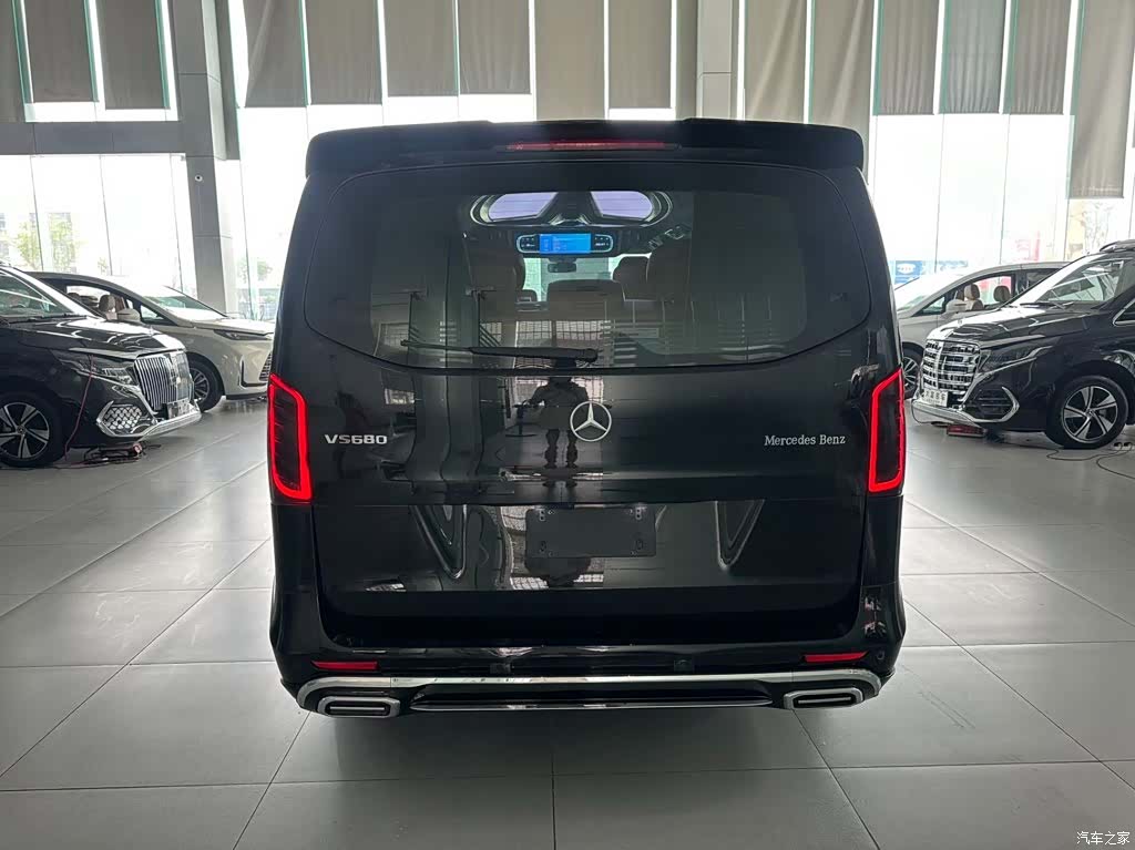 Mercedes-Benz 7, 2023 28