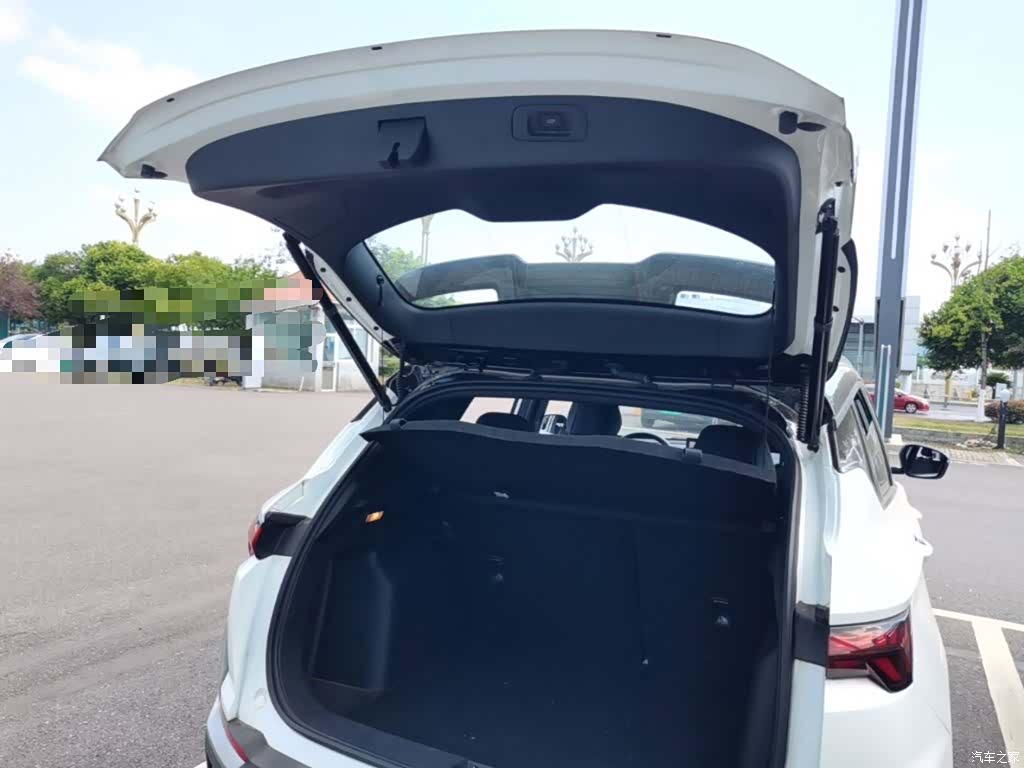 Geely Coolray, 2024 19