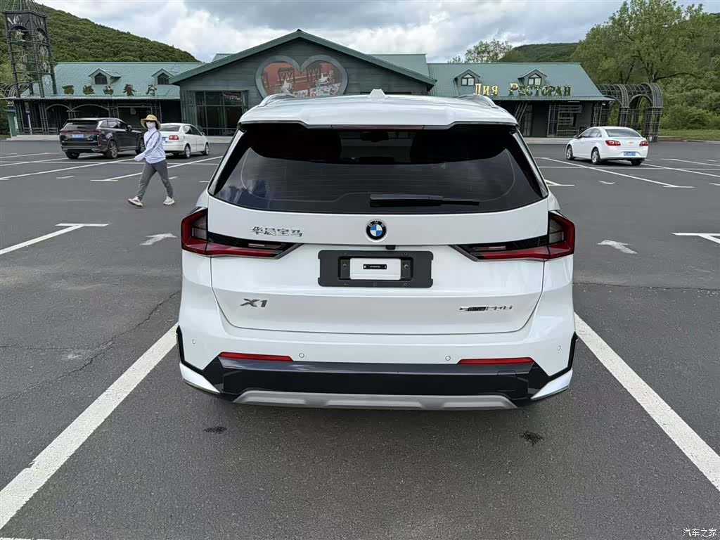 BMW X1, 2023 все фото