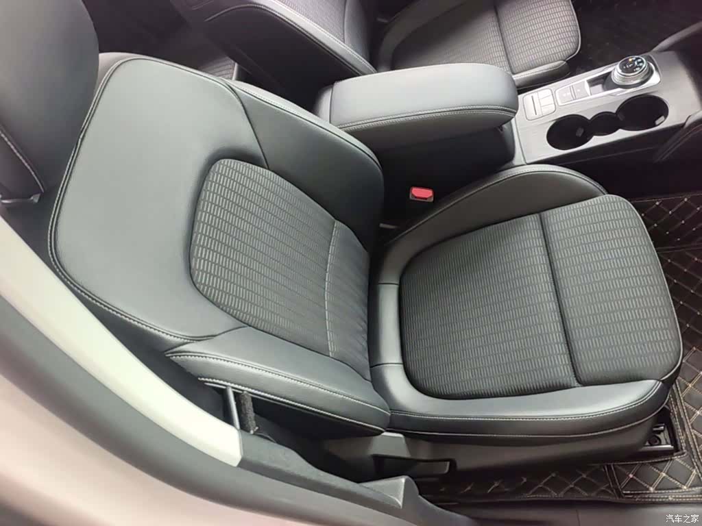 Ford Focus, 2022 25