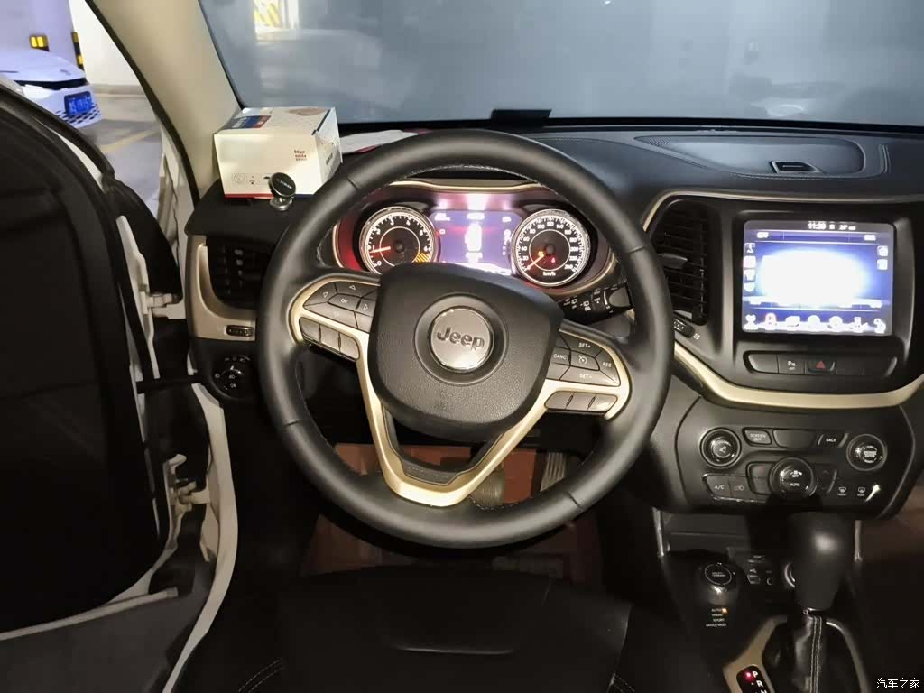 Jeep Cherokee, 2015 11