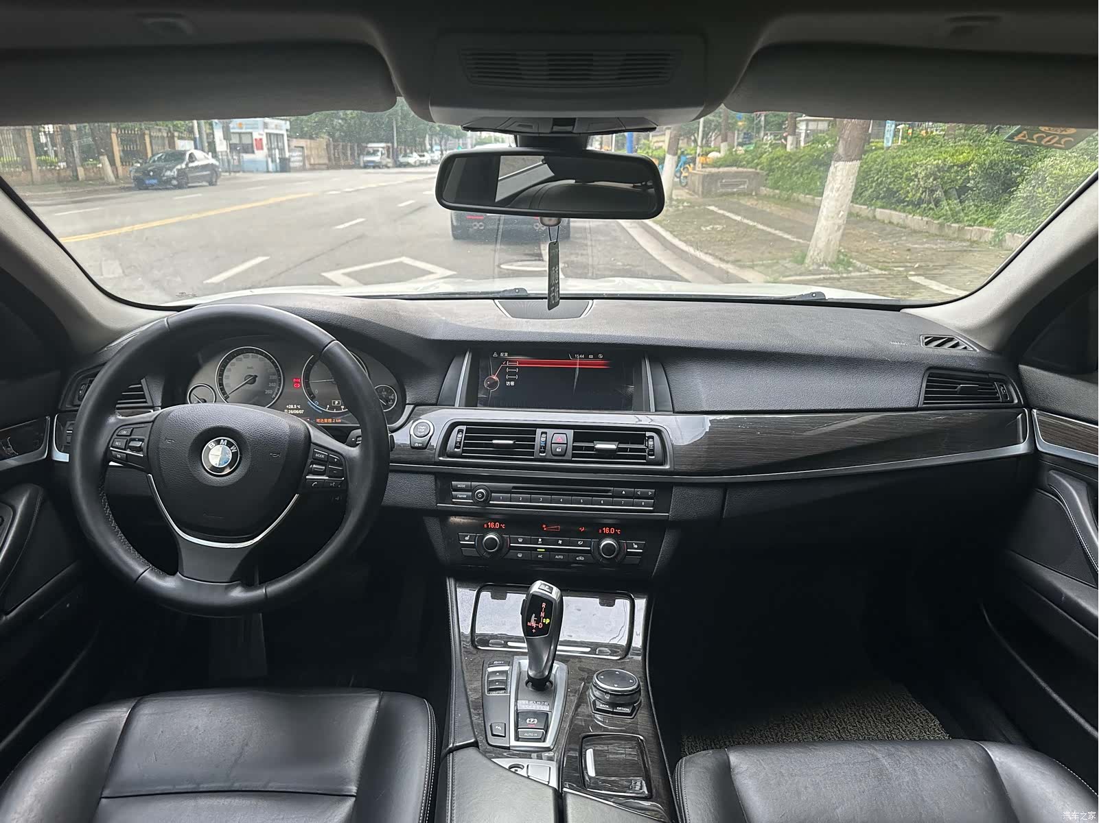 BMW 5 Series, 2016 23