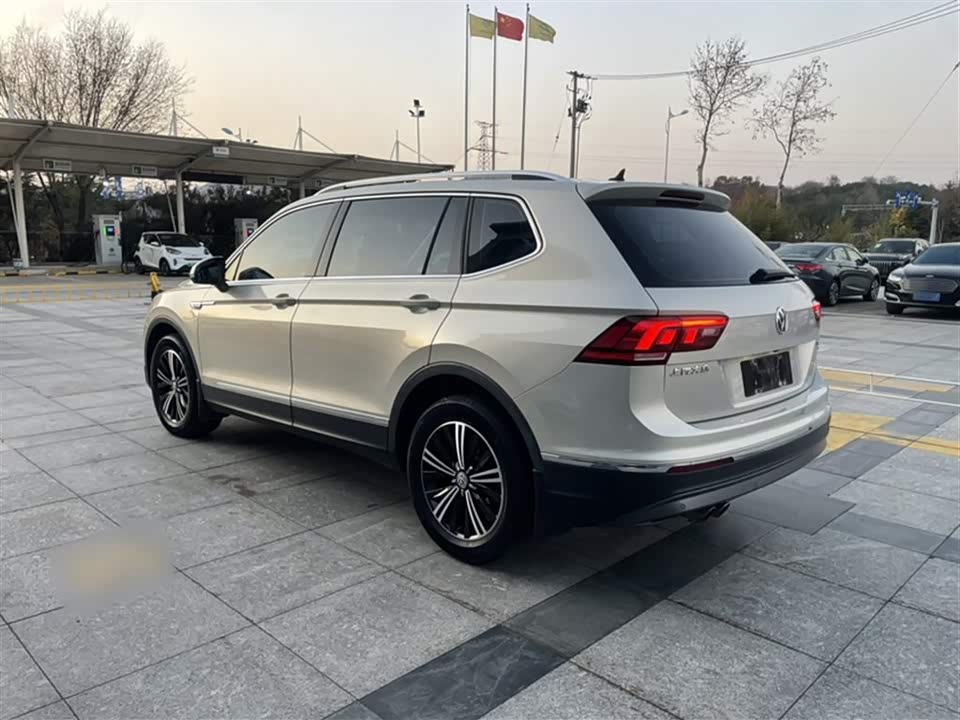 Volkswagen Tiguan L