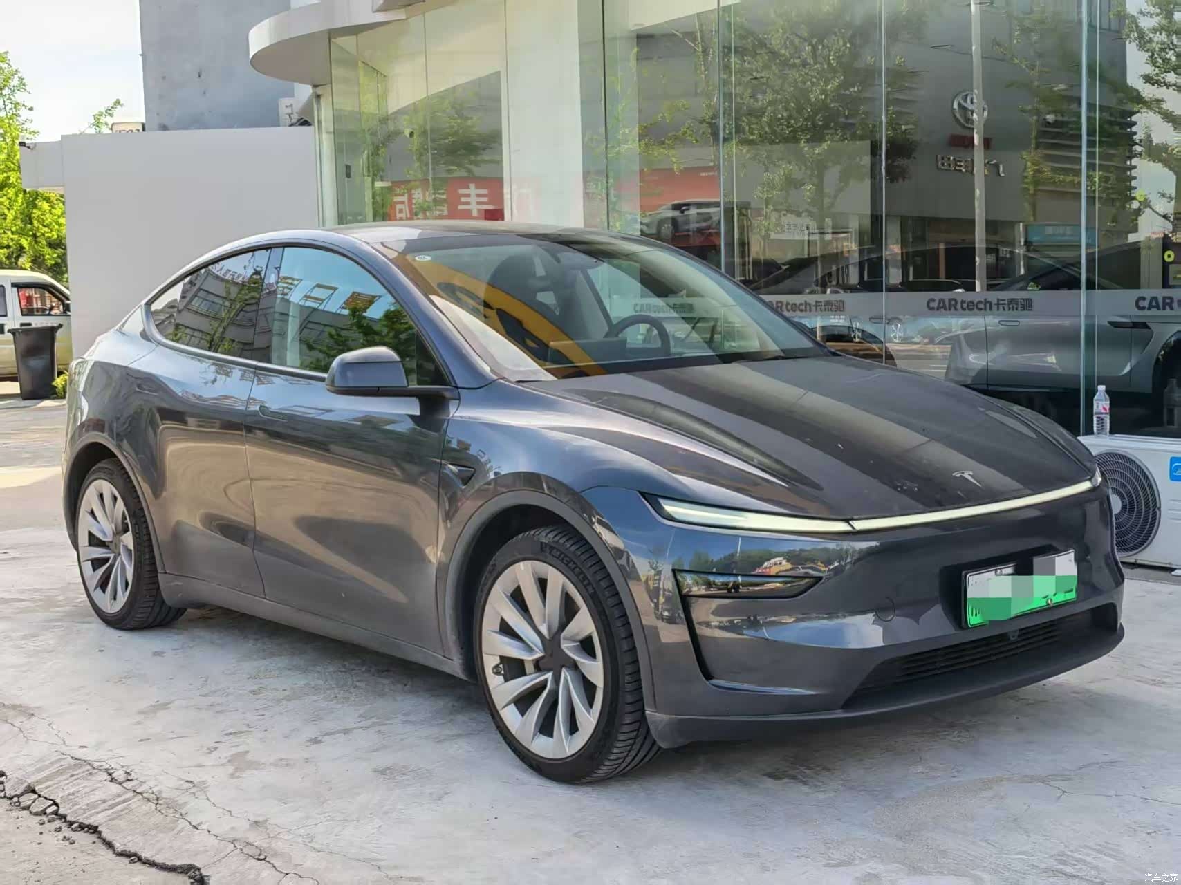 Tesla Model Y, 2025 3
