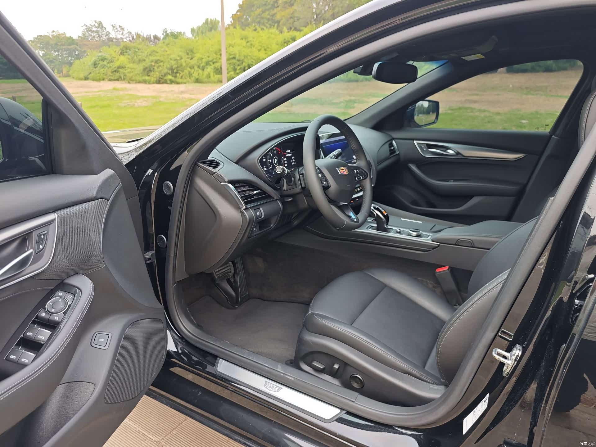 Cadillac CT5, 2023 все фото
