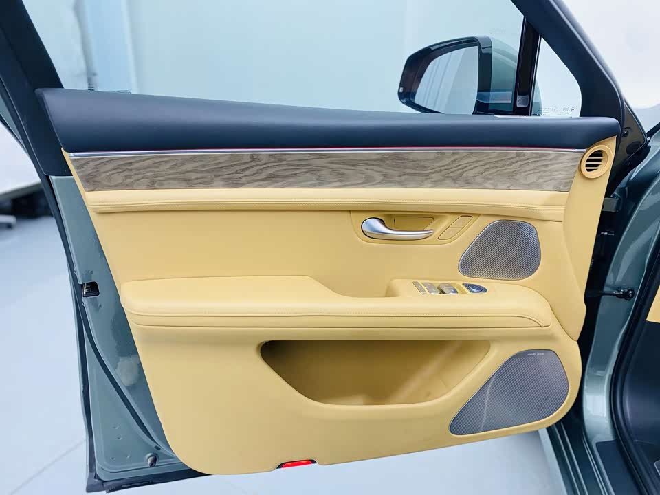 AITO Ask the world M5