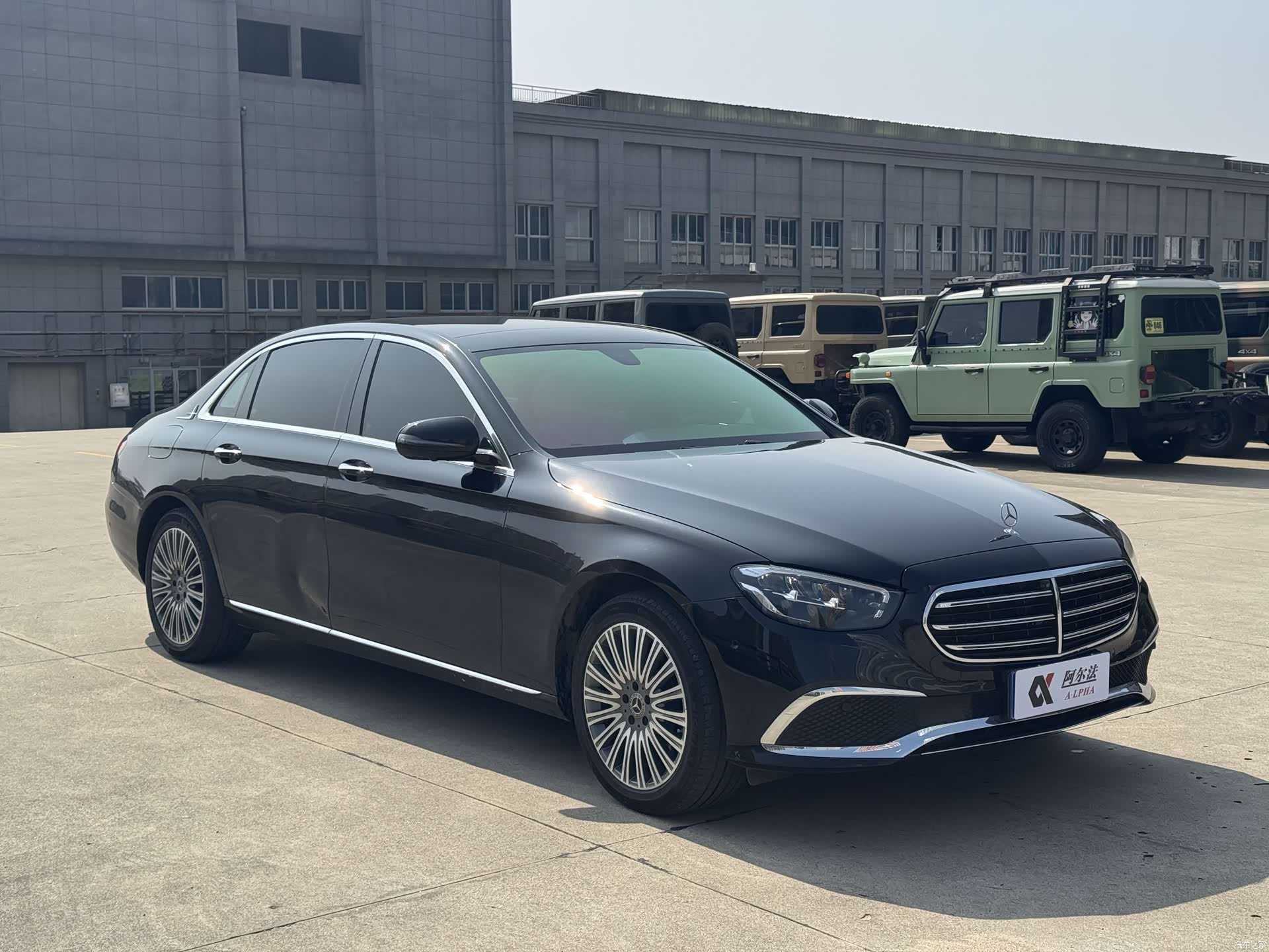 Mercedes-Benz E-Class, 2023 3