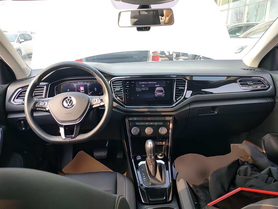 Volkswagen T-ROC exploring Songs