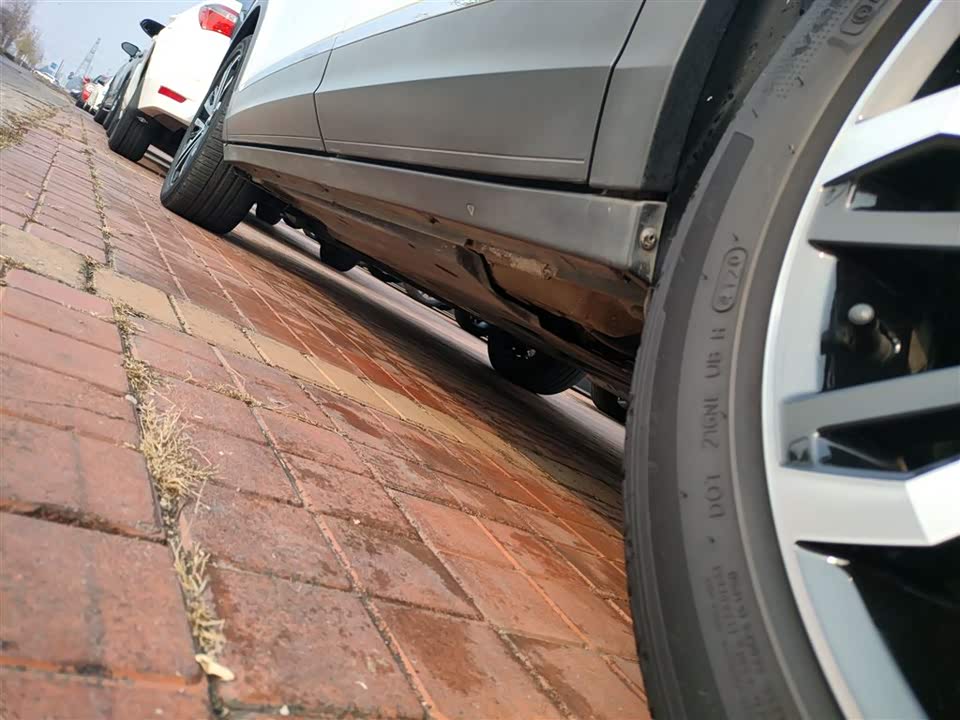 Volkswagen T-ROC exploring Songs