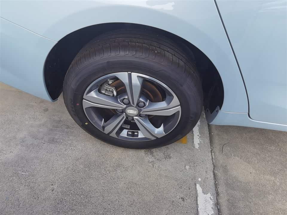 Geely Emgrand L HiP Geely Emgrand L HiP