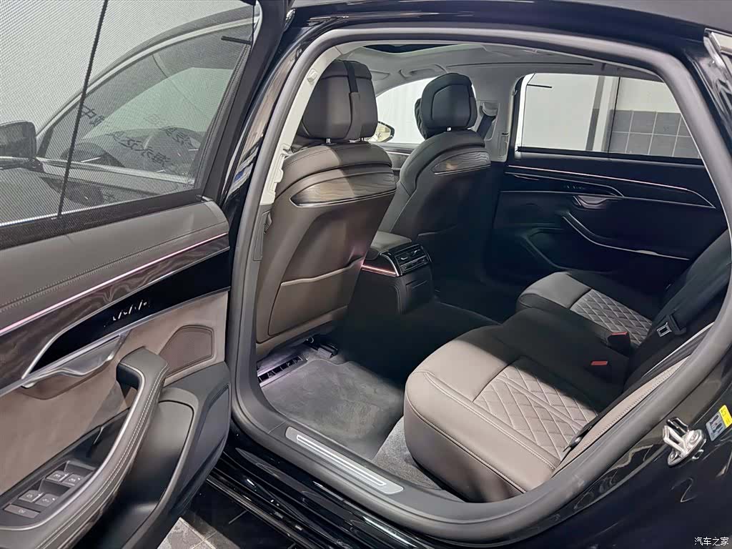 Audi A8L, 2025 8