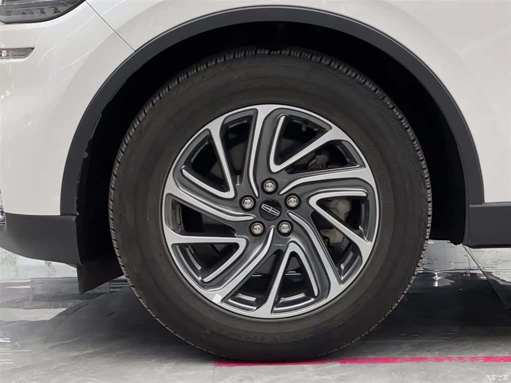Lincoln Aviator, 2023 4