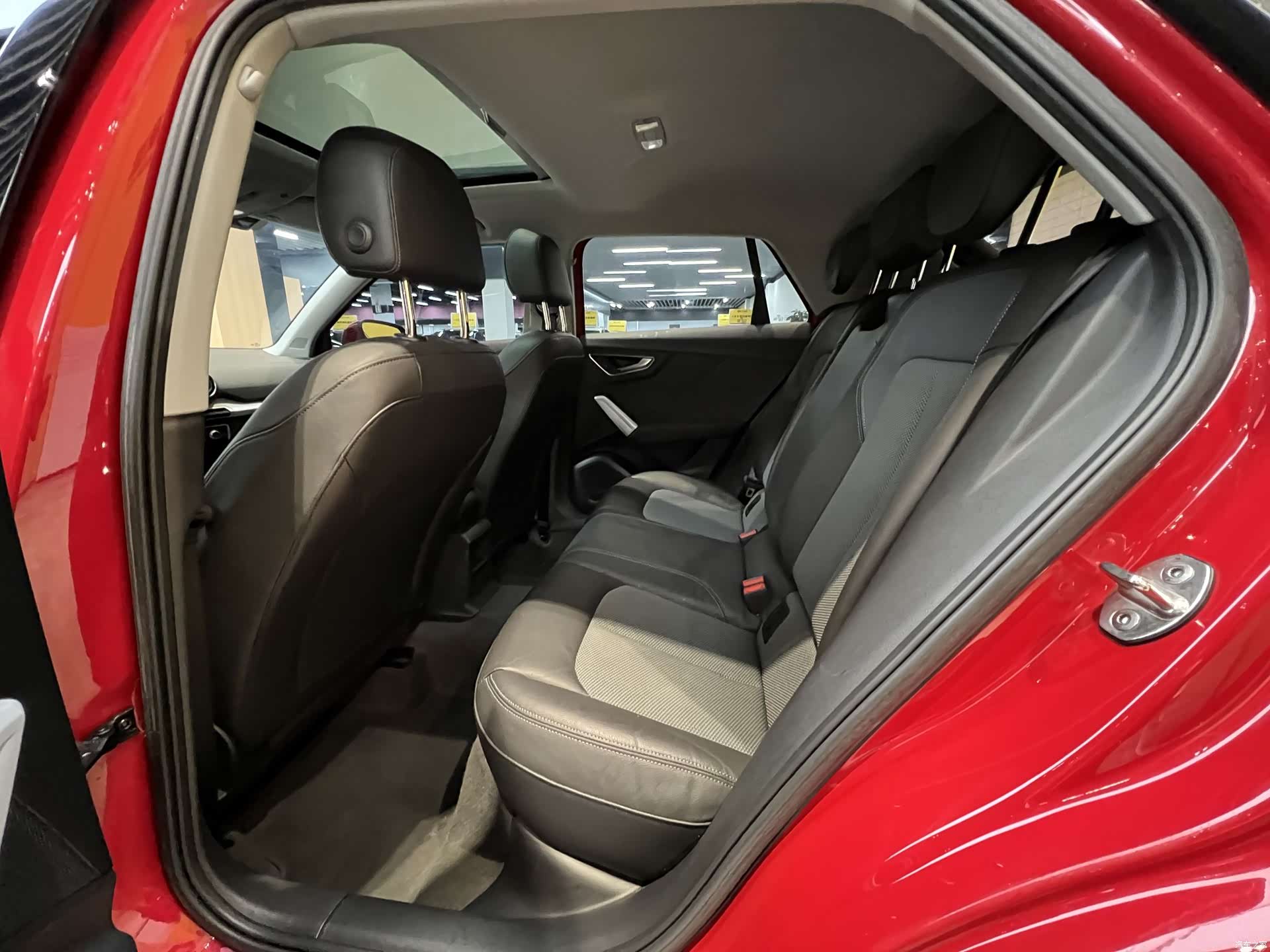 Audi Q2L, 2019 10