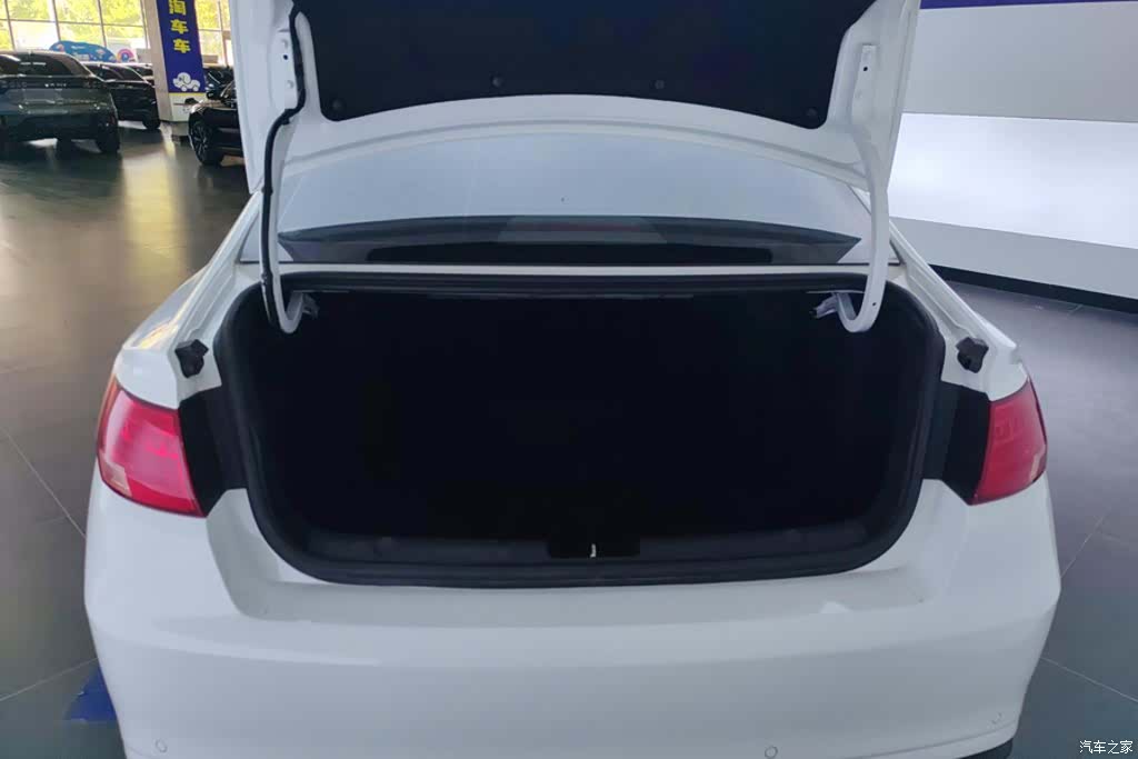 Geely Emgrand, 2020 4
