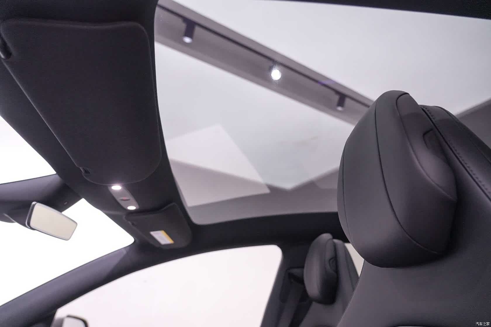 Tesla Model Y, 2026 12