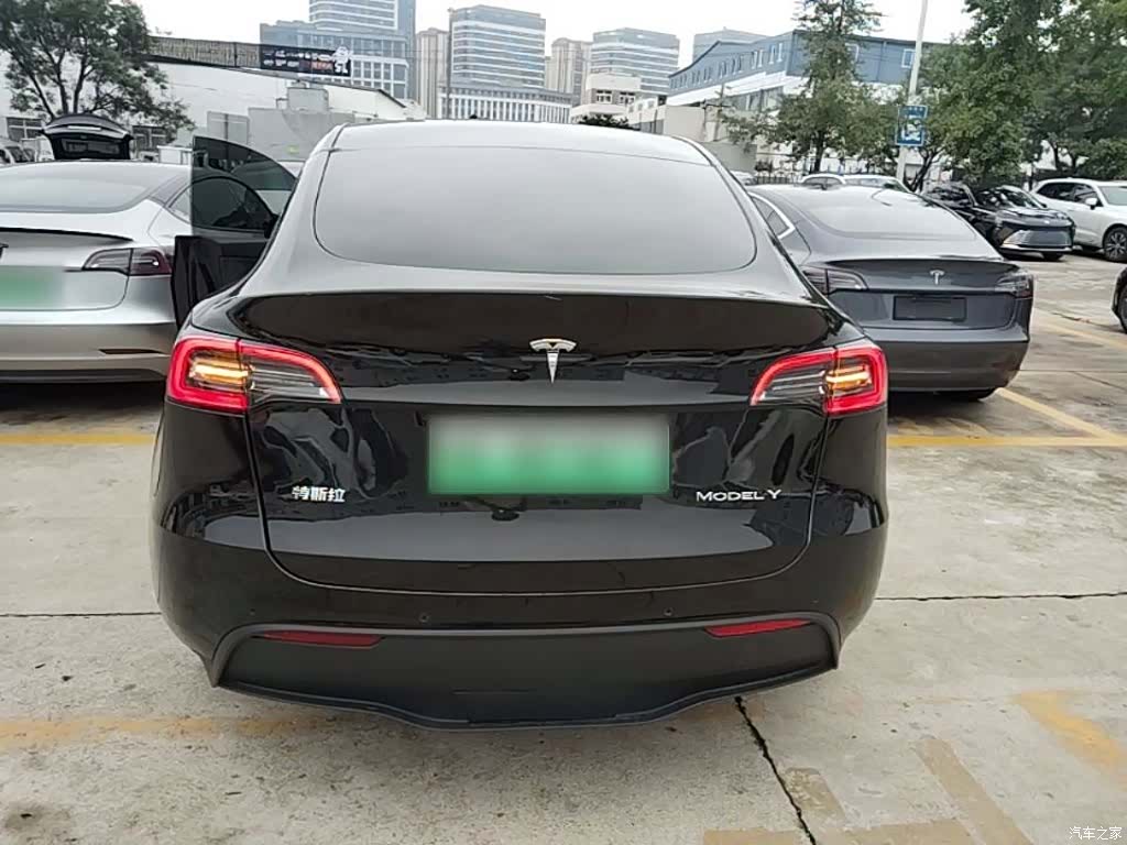 Tesla Model Y, 2024 6