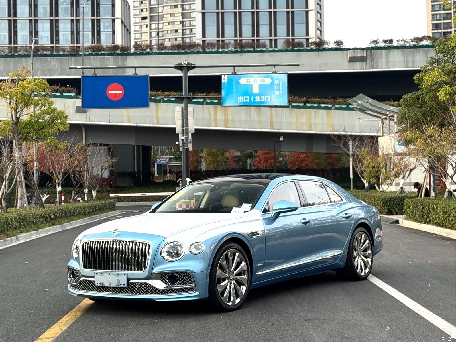 Bentley Flying Spur, 2024 2