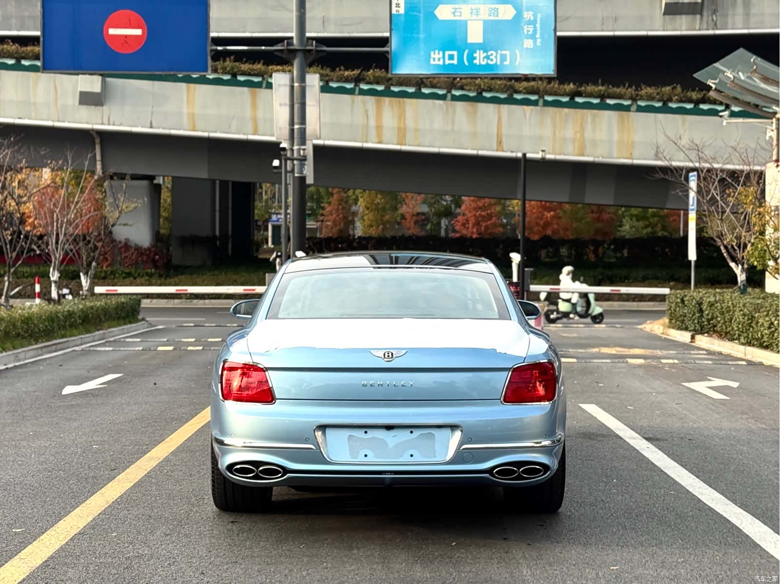 Bentley Flying Spur, 2024 7