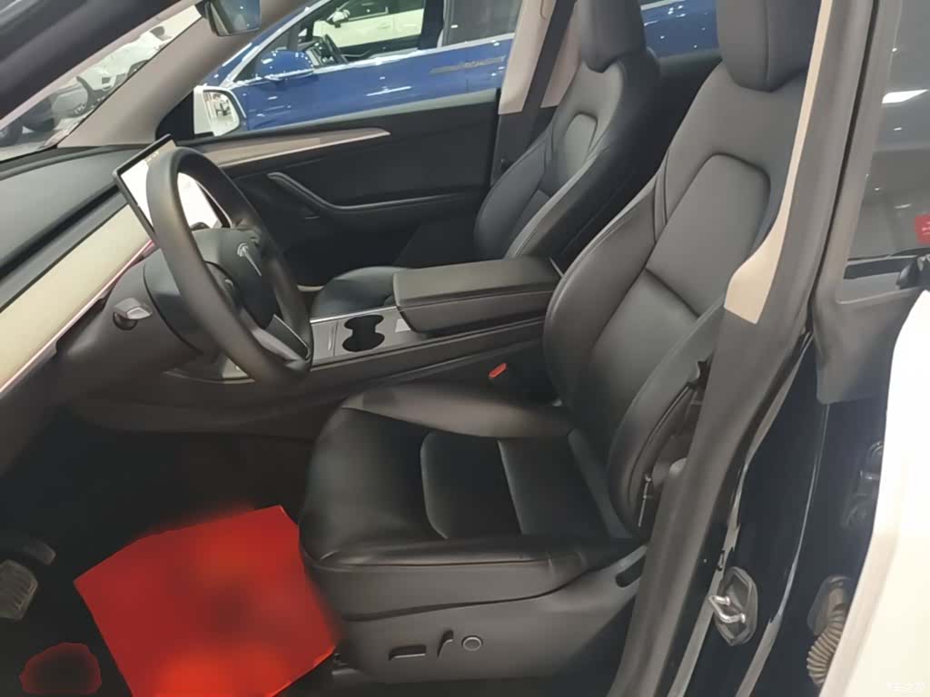 Tesla Model Y, 2023 15