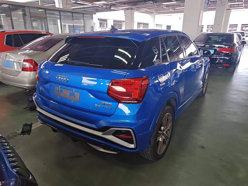 Audi Q2L