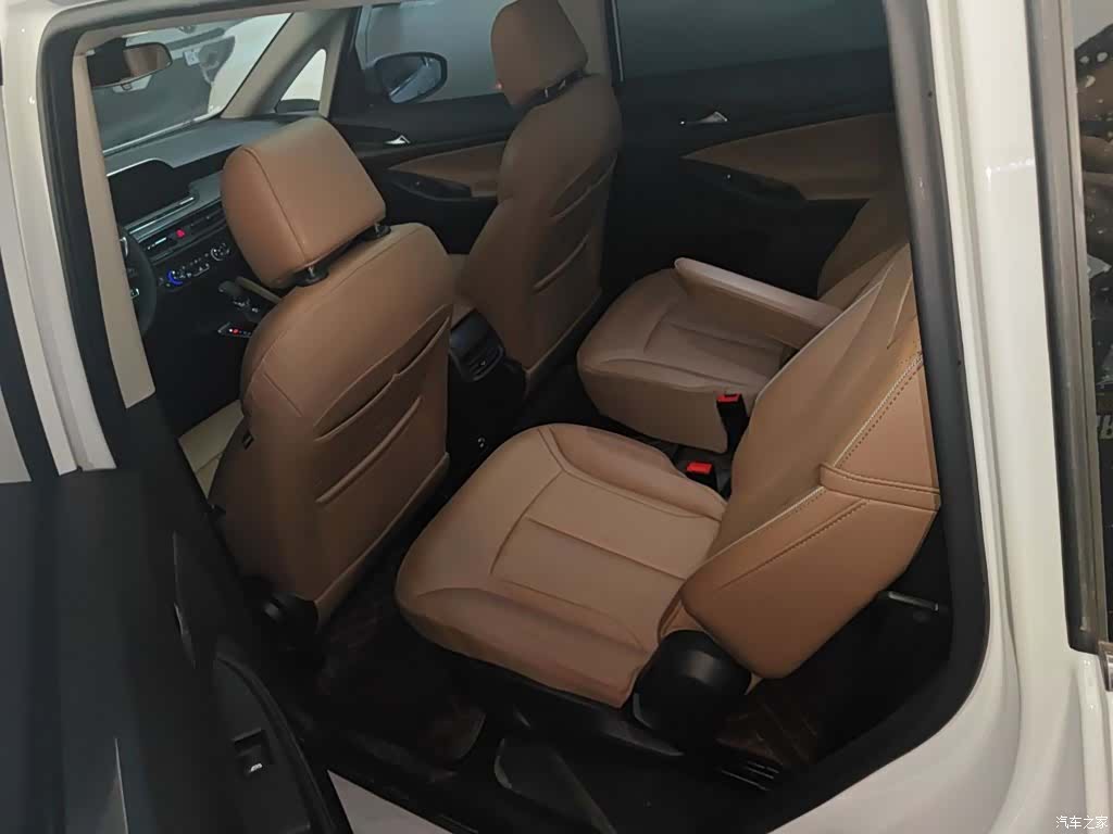 Buick GL6, 2022 13