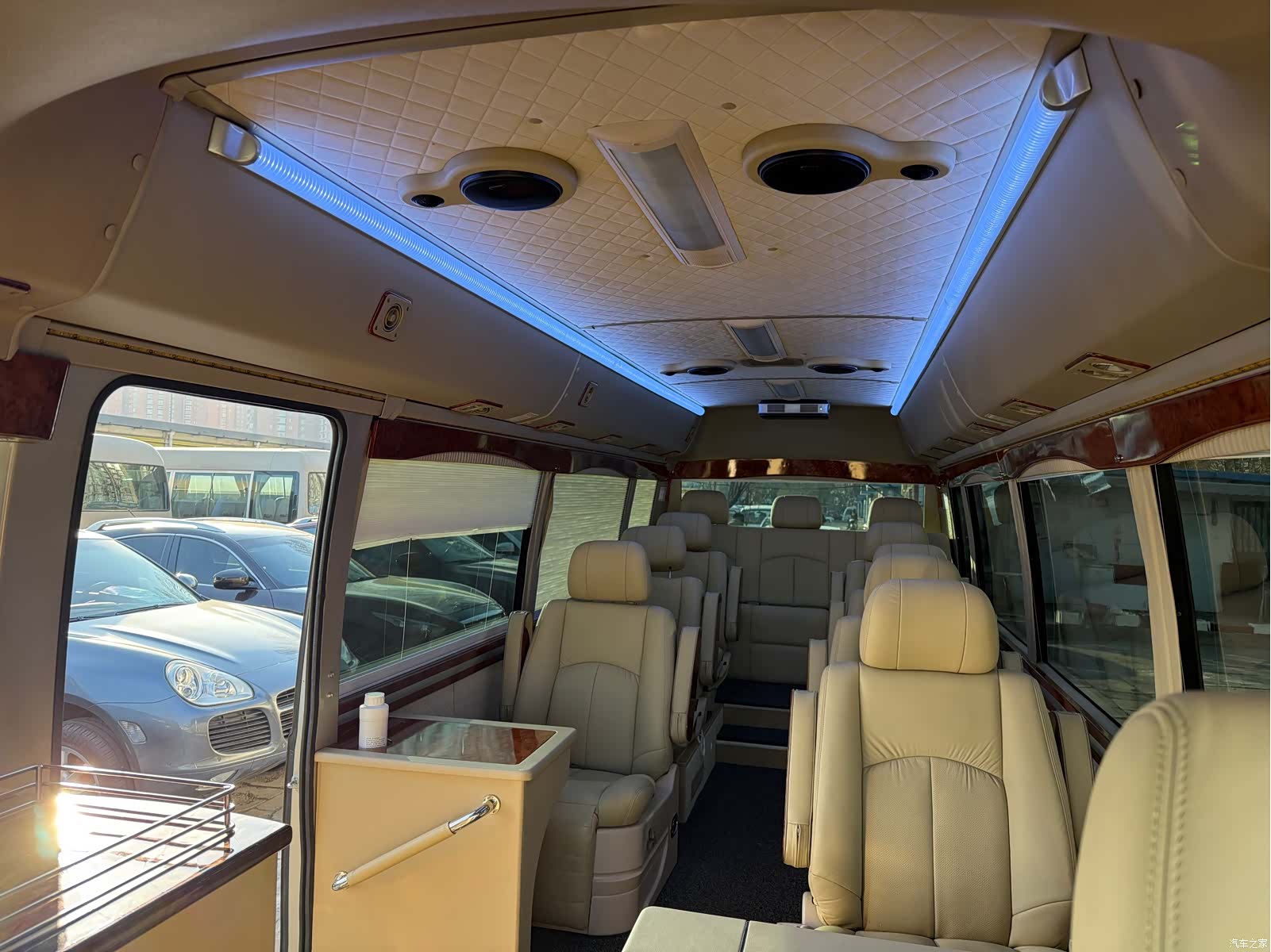 Toyota Coaster, 2012 8