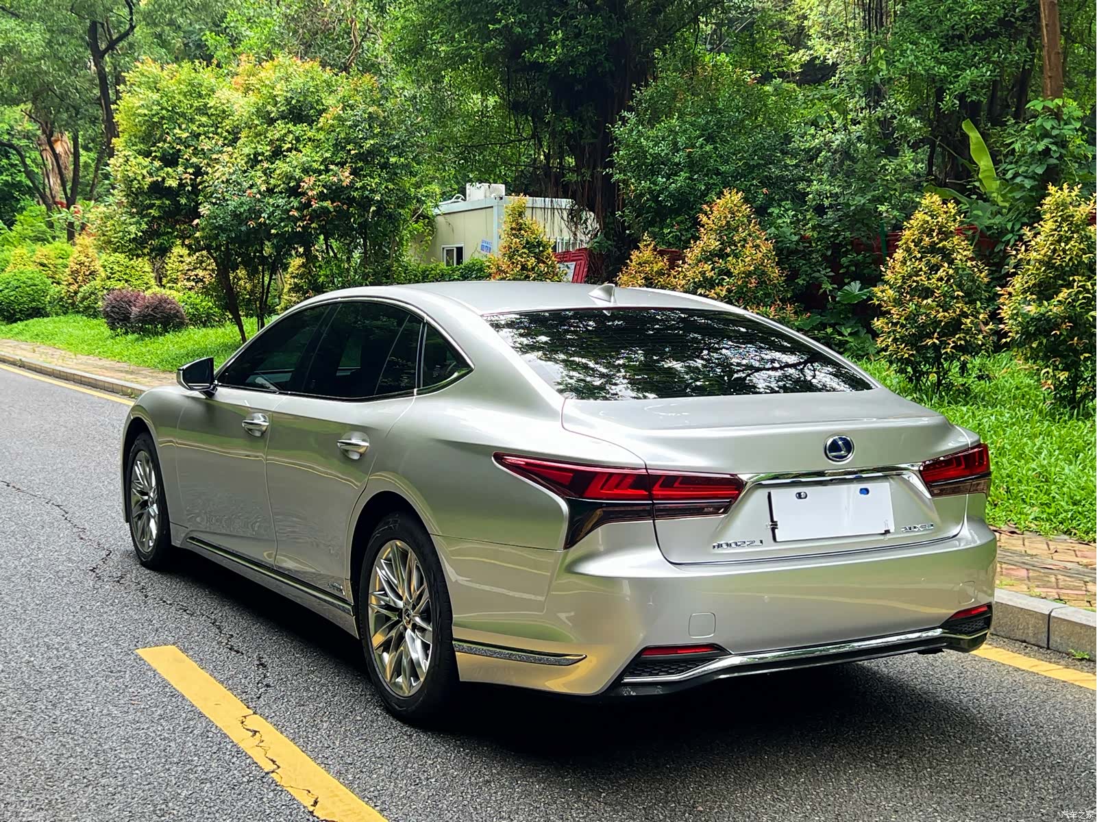 Lexus LS, 2022 17