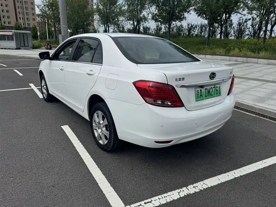 BYD e5