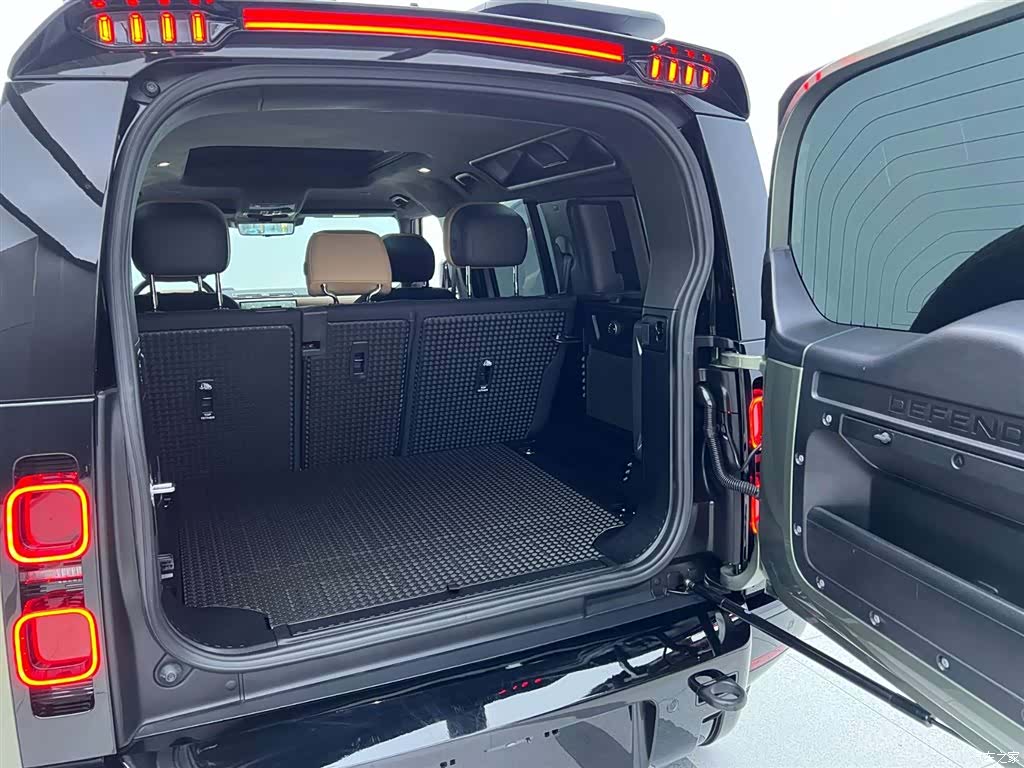 Land Rover Defender, 2025 31