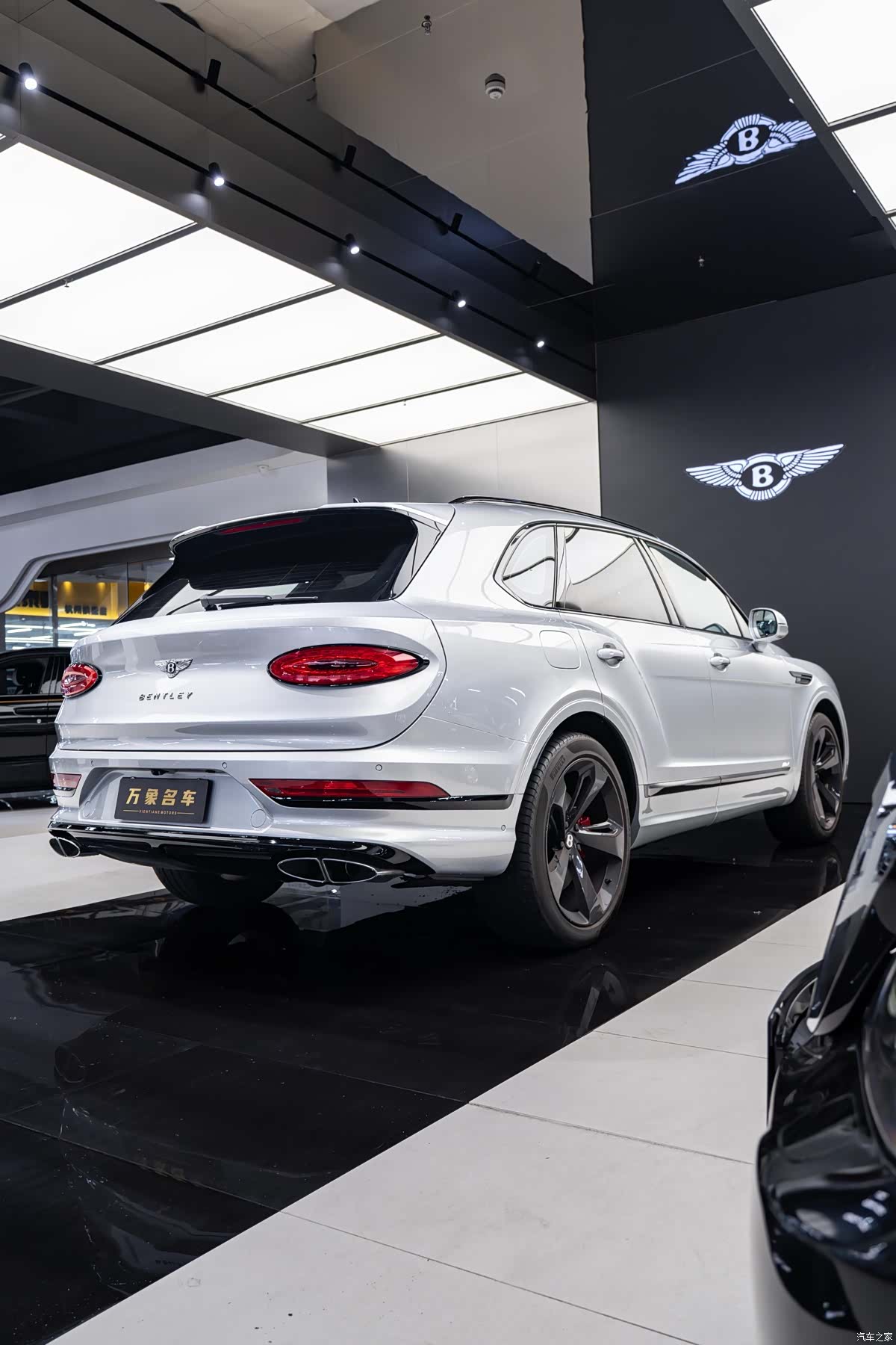 Bentley Bentayga, 2021 8