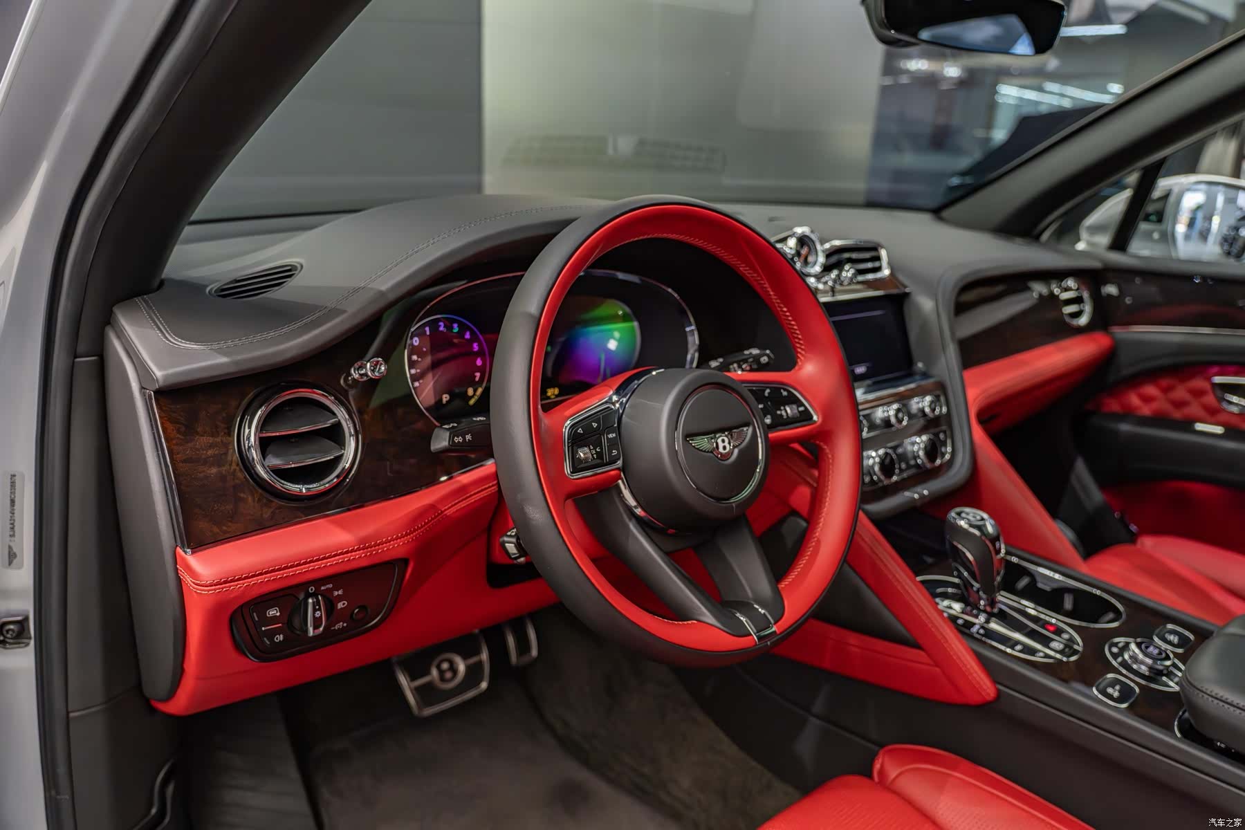 Bentley Bentayga, 2021 10