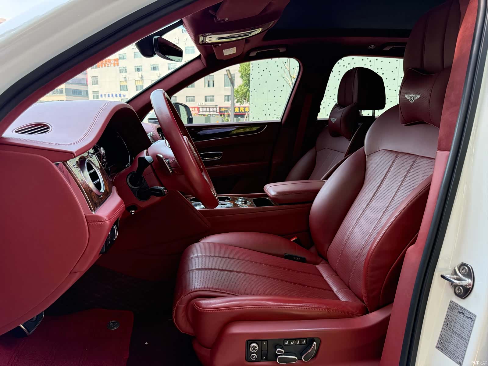 Bentley Bentayga, 2020 7
