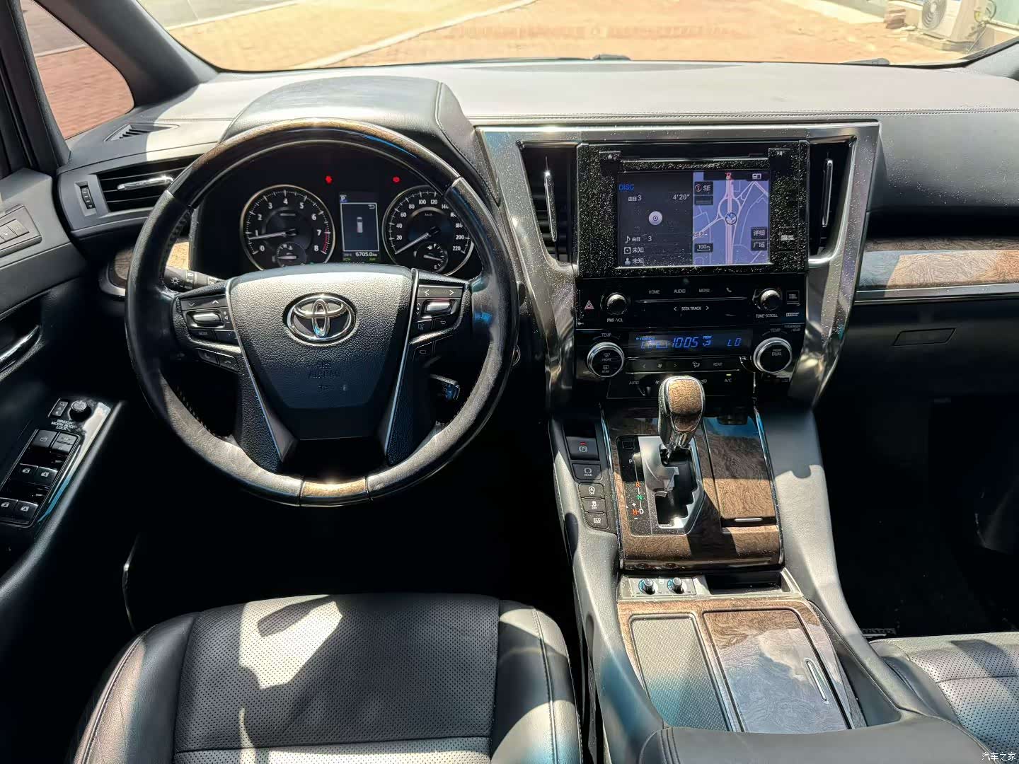 Toyota Alphard, 2018 все фото