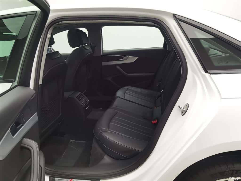 Audi A4L, 2022 15