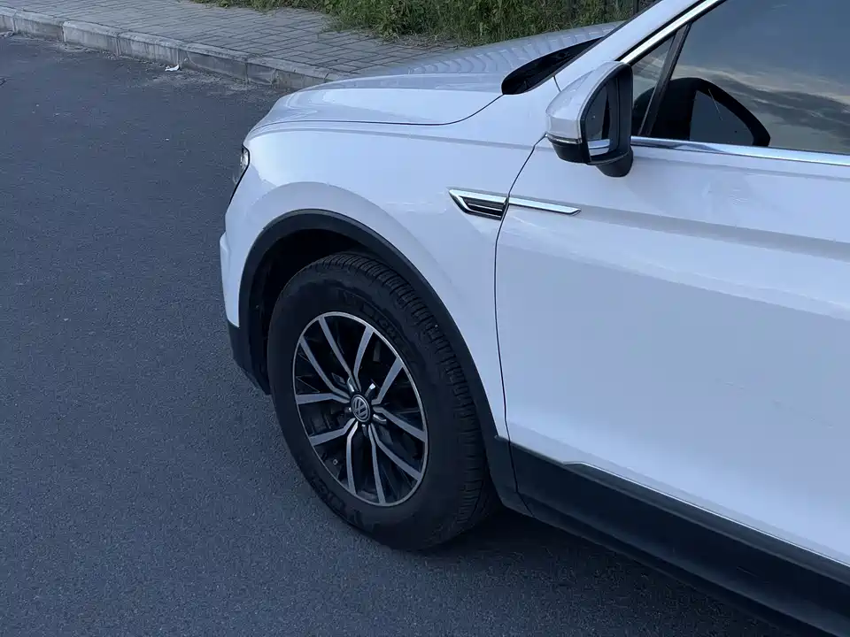 Volkswagen Tiguan L