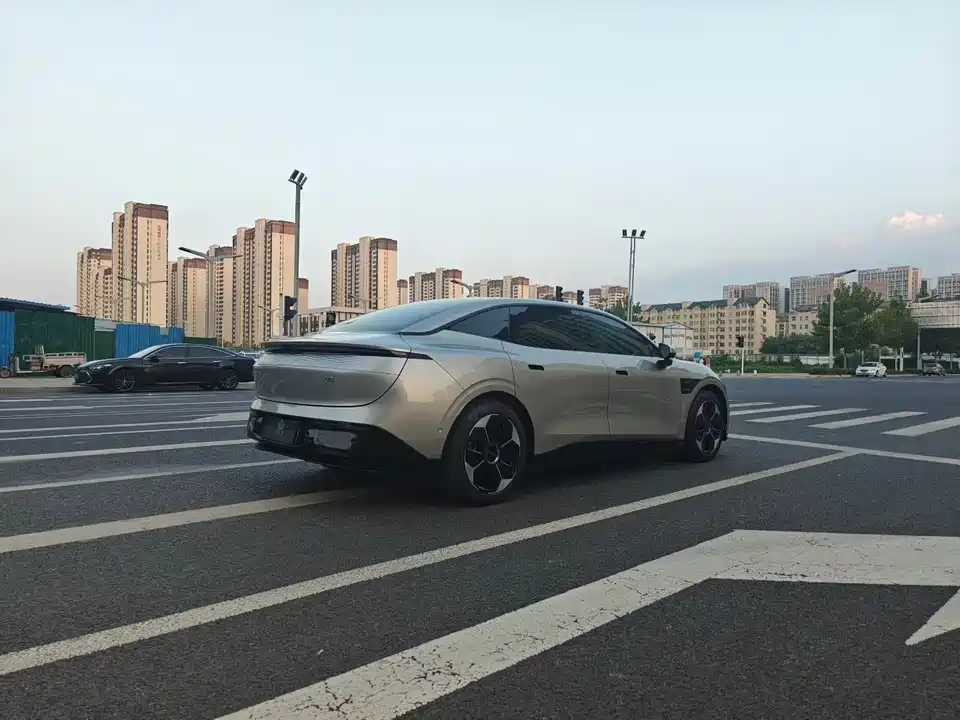 Zeekr 007