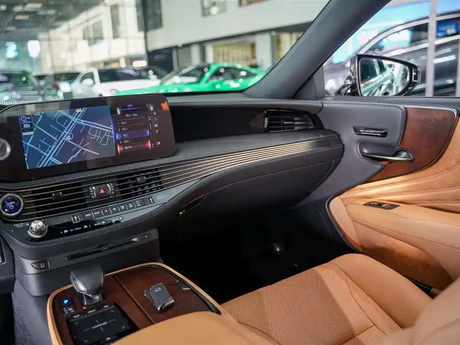 Lexus LS