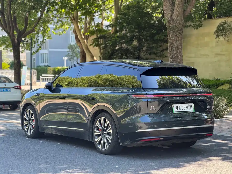 NIO ES8